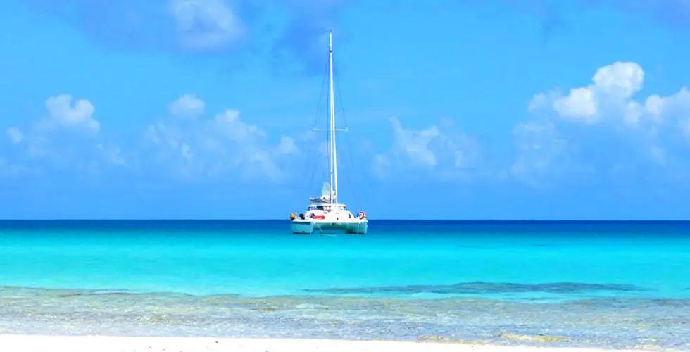 Catamaran aux sables roses de Rangiroa