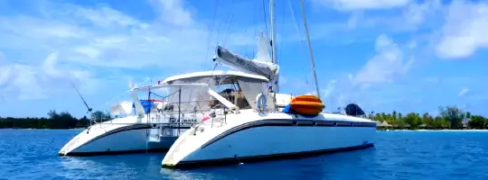 Catamaran aux Tuamotu